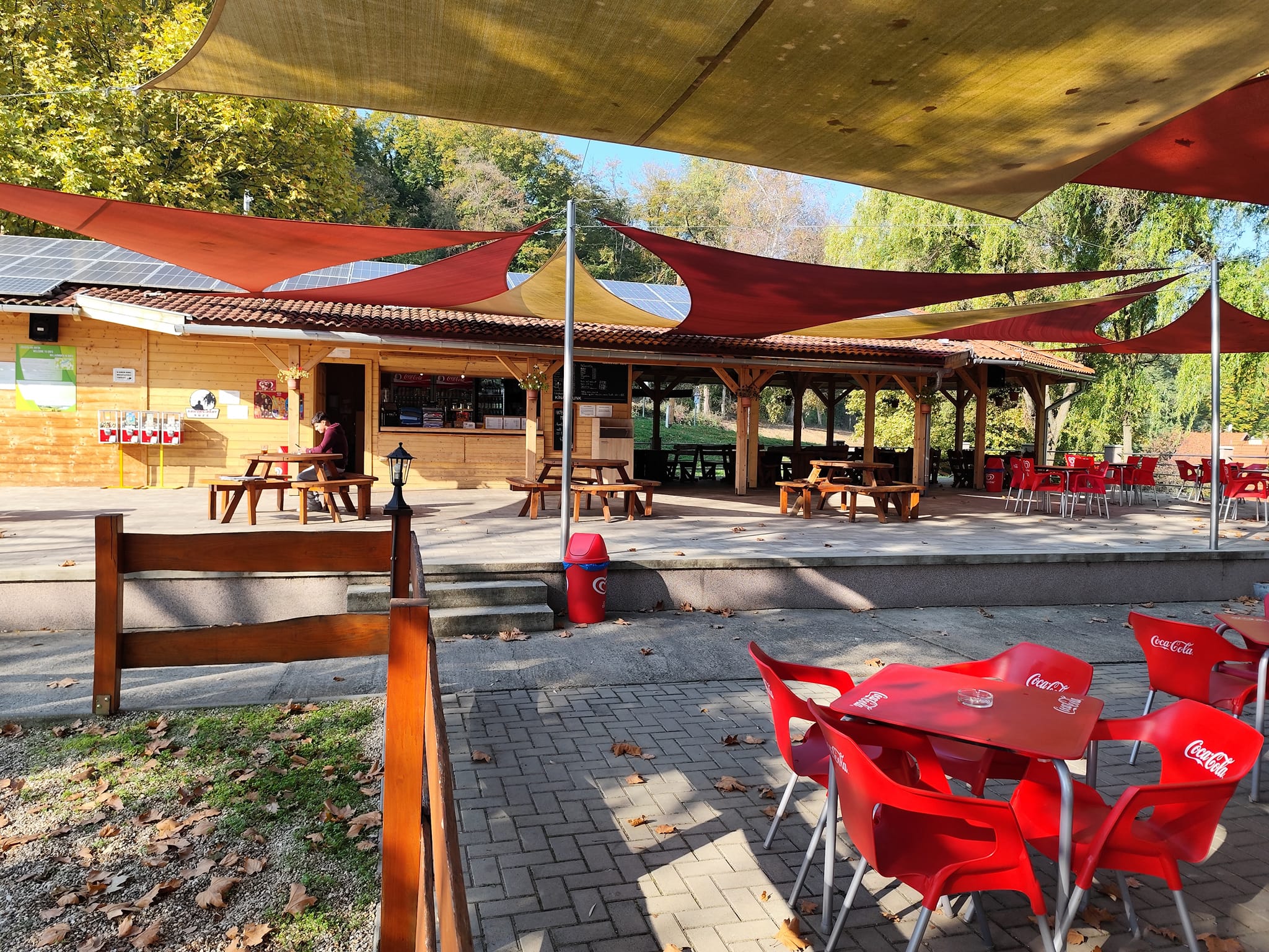 Családi nap a parton borítókép